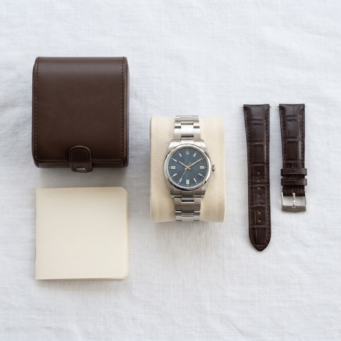 Presentation set and straps